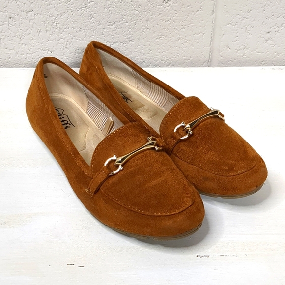 Cliffs by WHITE MOUNTAIN Shoes - Cliff Women's Faux Suede Flats